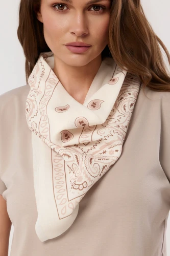 bluzka-oversize-z-ozdobna-apaszka-z-wzorem-paisley-7.jpg