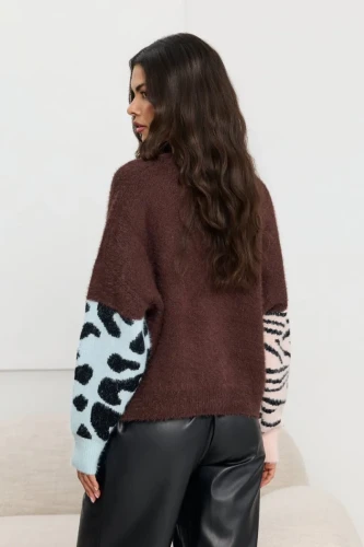 sweter-z-patchworkowym-wzorem-5.jpg