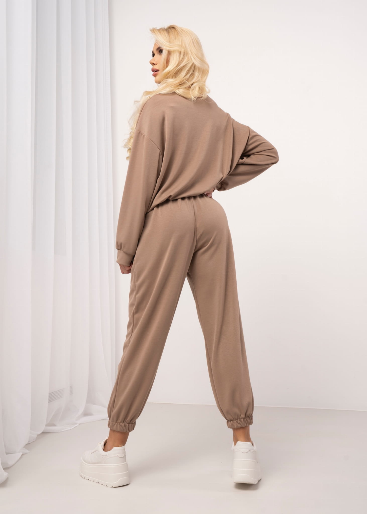 komplet-dresowy-z-bluza-typu-bombka-i-spodniami-jogger-4.jpg