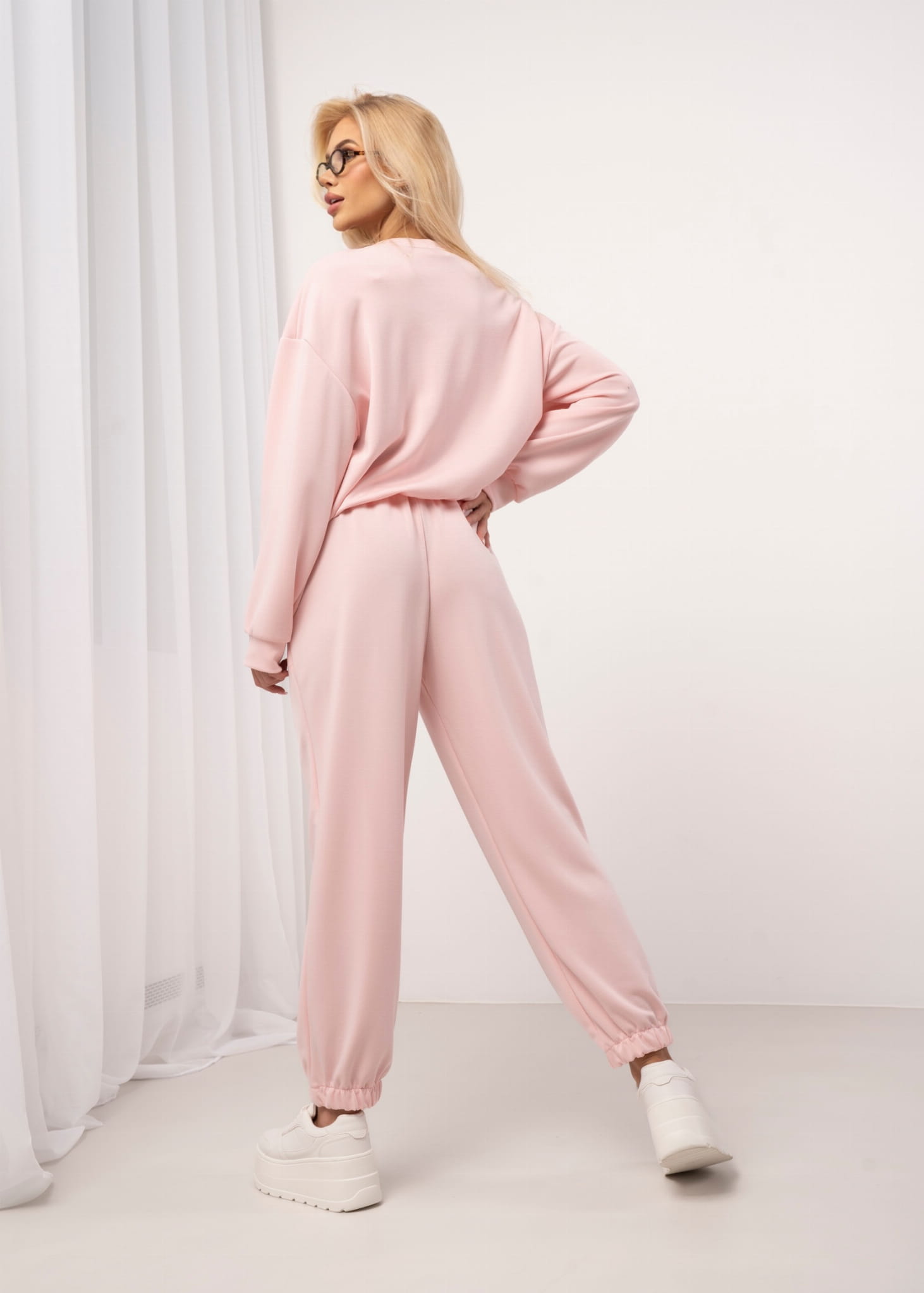 komplet-dresowy-z-bluza-typu-bombka-i-spodniami-jogger-9.jpg