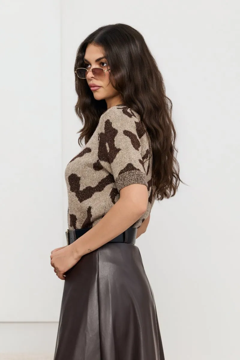 sweter-z-krotkim-rekawem-i-wzorem-w-cetki-4.jpg